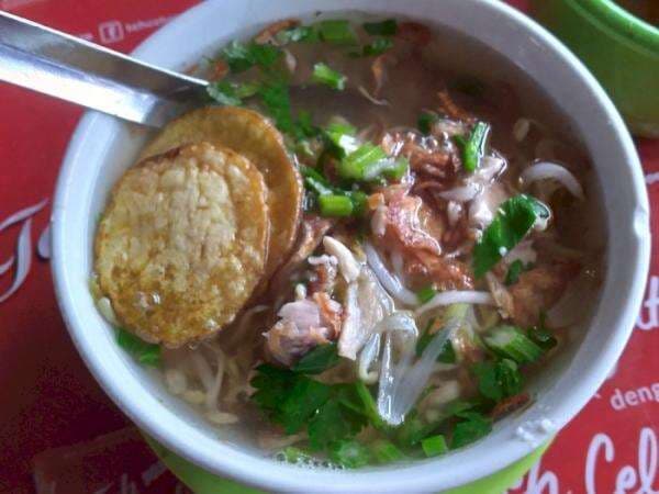 Soto Paling Murah di Depok, Sehari Laku Ratusan Porsi dan Habiskan 20 Kg Ayam! Soto Paling Murah di Depok, Sehari Laku Ratusan Porsi dan Habiskan 20 Kg Ayam!