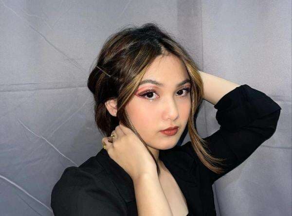 5 Rekomendasi Outfit Aisyah Aqilah, Memukau dengan Gaya Kasual hingga Mini Dress 5 Rekomendasi Outfit Aisyah Aqilah, Memukau dengan Gaya Kasual hingga Mini Dress