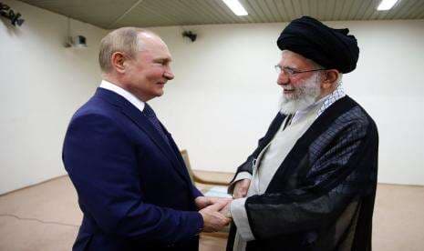 Bertemu Putin, Ali Khamenei Tekankan Pentingnya Kerja Sama Iran-Rusia
