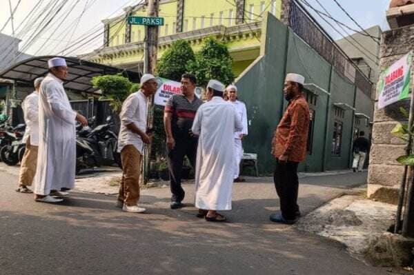 Habib Rizieq Pulang, Spanduk Larangan Dokumentasi Terpasang di Tiap Gang Petamburan