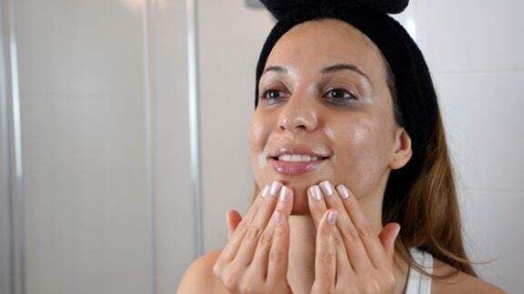 Gak Cuma untuk Anak-anak! Ini 5 Manfaat Baby Oil untuk Orang Dewasa, Siapa Sangka Ternyata Bisa Bikin... Gak Cuma untuk Anak-anak! Ini 5 Manfaat Baby Oil untuk Orang Dewasa, Siapa Sangka Ternyata Bisa Bikin...