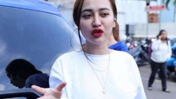 Disebut Berpisah dengan Suaminya, Cupi Cupita Ternyata Pernah Mengaku Doyan Nonton Film Dewasa Disebut Berpisah dengan Suaminya, Cupi Cupita Ternyata Pernah Mengaku Doyan Nonton Film Dewasa