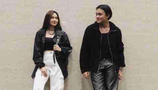 Rizky Febian, Mahalini dan Adzam Berpelukan Sambil Nangis di Belakang Panggung Rizky Febian, Mahalini dan Adzam Berpelukan Sambil Nangis di Belakang Panggung