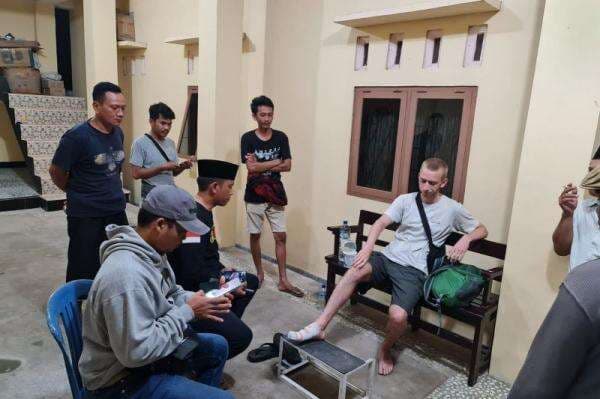 Kasihan, Bule Inggris Kena Begal di Jerowaru, Kabupaten Lotim Kasihan, Bule Inggris Kena Begal di Jerowaru, Kabupaten Lotim