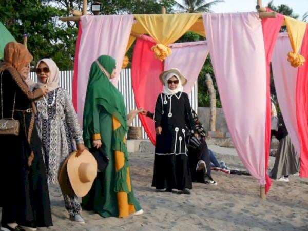 Pernah Terkenal Angker, Kini Lawere Beach Jadi Tempat Wisata Favorit Pemburu Selfie Pernah Terkenal Angker, Kini Lawere Beach Jadi Tempat Wisata Favorit Pemburu Selfie