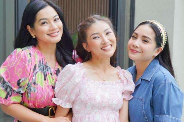 Tangis Titi Kamal Pecah Dengar Sarwendah akan Berobat ke Singapura: Sabar Ya! Tangis Titi Kamal Pecah Dengar Sarwendah akan Berobat ke Singapura: Sabar Ya!