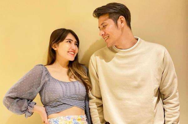 Suami Ungkap Kesan Pertama Bertemu, Via Vallen: Coba Jual Murah Suami Ungkap Kesan Pertama Bertemu, Via Vallen: Coba Jual Murah