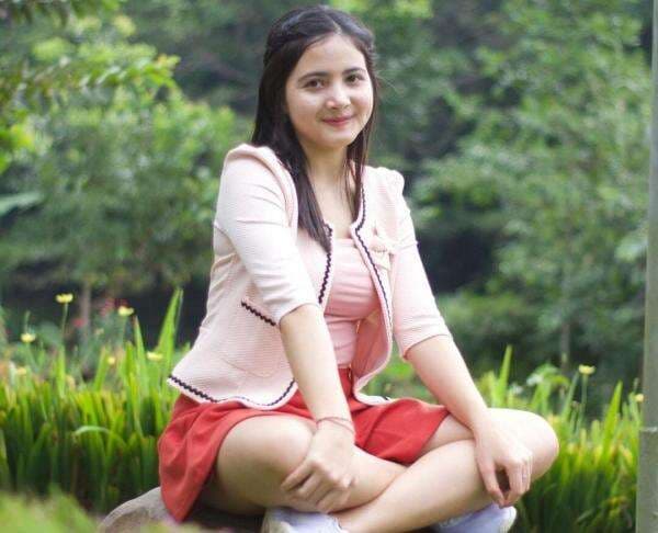 Profil Tokoh: Bulan Sutena, Bidadari Cantik Bali Serba Bisa Profil Tokoh: Bulan Sutena, Bidadari Cantik Bali Serba Bisa