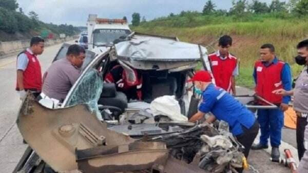 Kecelakaan Minibus Tabrak Truk di Tol Bakauheni-Terbanggi Besar, 2 Tewas, 2 Luka Berat