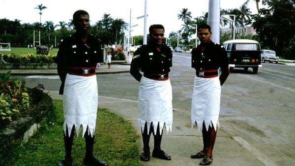 5 Seragam Polisi dari Berbagai Negara Paling Unik, Nomor 4 Pakai Rok Rumbai 5 Seragam Polisi dari Berbagai Negara Paling Unik, Nomor 4 Pakai Rok Rumbai