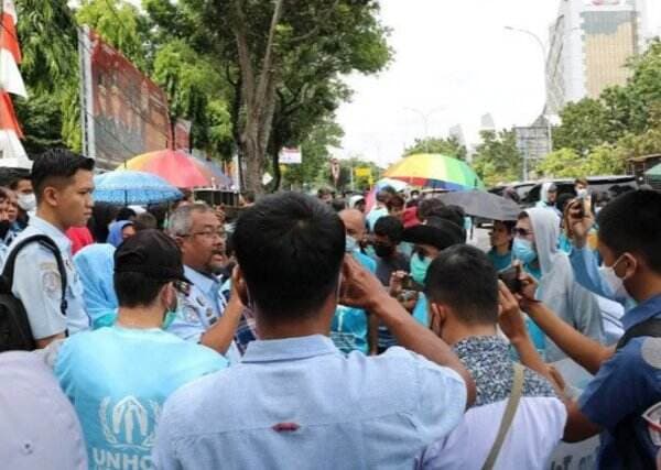Pengungsi Afghanistan di Riau Demo Kantor Kemenkumham