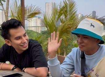 Niko Al Hakim Temui Tukang Jamu Kembarannya, Netizen: Mirip Banget Niko Al Hakim Temui Tukang Jamu Kembarannya, Netizen: Mirip Banget