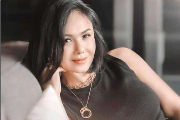 Pengalaman Yuni Shara Bernyanyi Dengan Pakaian Minim di Depan Presiden Soeharto Pengalaman Yuni Shara Bernyanyi Dengan Pakaian Minim di Depan Presiden Soeharto