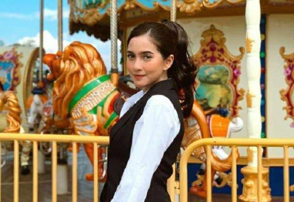 3 Artis Cantik Asal Batam, Salah Satunya Berpenghasilan Fantastis 3 Artis Cantik Asal Batam, Salah Satunya Berpenghasilan Fantastis