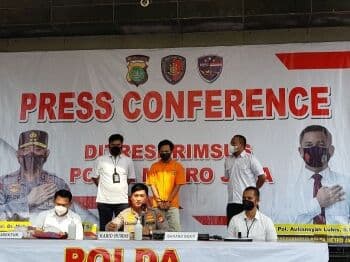 Polisi Tangkap Pemilik Akun @Rakyatjelata_98 Terkait Video Hoaks dan Ujaran Kebencian Polisi Tangkap Pemilik Akun @Rakyatjelata_98 Terkait Video Hoaks dan Ujaran Kebencian