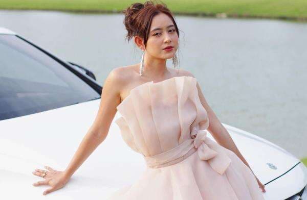 Profil Ni Made Laura Theux, Artis Cantik Blasteran Bali-Prancis Profil Ni Made Laura Theux, Artis Cantik Blasteran Bali-Prancis