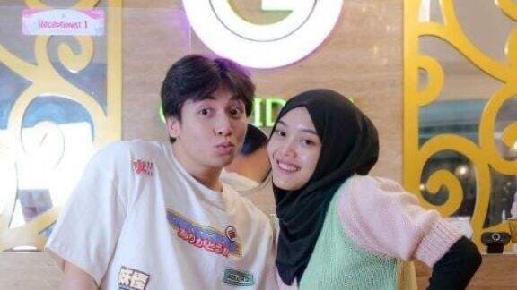 Joget Bareng Jeffry Reksa, Baju Putri Delina yang Terlalu Ketat Dicibir Netter Umbar Aurat: Berpakaian tapi Telanjang, Astaghfirullah! Joget Bareng Jeffry Reksa, Baju Putri Delina yang Terlalu Ketat Dicibir Netter Umbar Aurat: Berpakaian tapi Telanjang, Astaghfirullah!