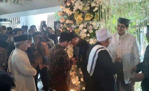 Potret Anies Baswedan Resmi Nikahkan Putrinya dengan Ali Saleh Alhuraiby Potret Anies Baswedan Resmi Nikahkan Putrinya dengan Ali Saleh Alhuraiby