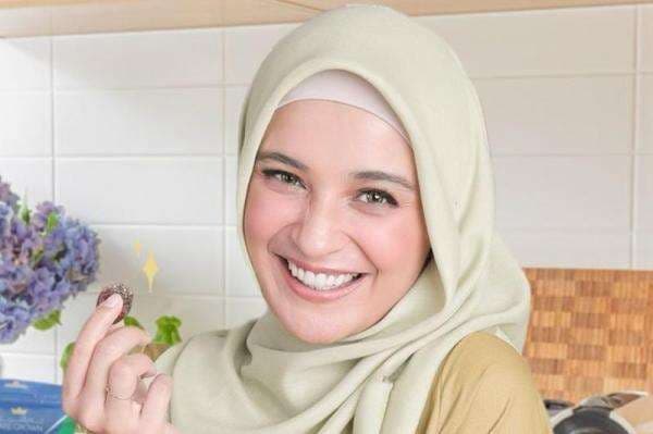9 Artis Cantik Indonesia Mirip Artis India, Ada Nia Ramadhani hingga Shireen Sungkar 9 Artis Cantik Indonesia Mirip Artis India, Ada Nia Ramadhani hingga Shireen Sungkar