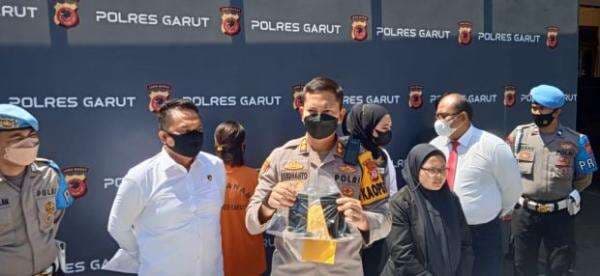 Penikmat Video Syur Janda Muda Garut Capai 100 Orang Penikmat Video Syur Janda Muda Garut Capai 100 Orang