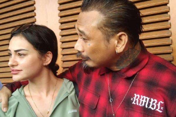 Bebas dari Penjara, Jerinx Ajak Nola Alexandra Bulan Madu ke Turki Bebas dari Penjara, Jerinx Ajak Nola Alexandra Bulan Madu ke Turki