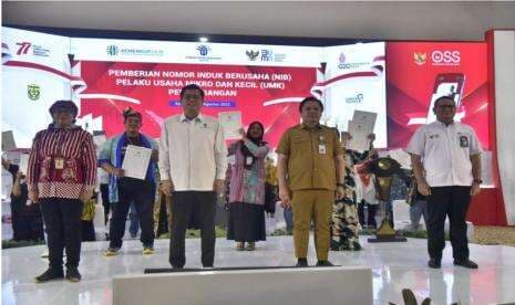 Kementerian Investasi Bagikan NIB ke 450 Pelaku UMK Kalimantan Selatan