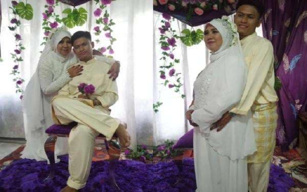 Viral Kisah Cinta Ibu Kost Nikahi Berondong, Netizen: Cinta Gak Pandang Usia Viral Kisah Cinta Ibu Kost Nikahi Berondong, Netizen: Cinta Gak Pandang Usia