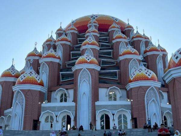 Ada Rahasia yang Enggak Pernah Diungkap dari Masjid 99 Kubah Karya Ridwan Kamil, Apa Itu? Ada Rahasia yang Enggak Pernah Diungkap dari Masjid 99 Kubah Karya Ridwan Kamil, Apa Itu?