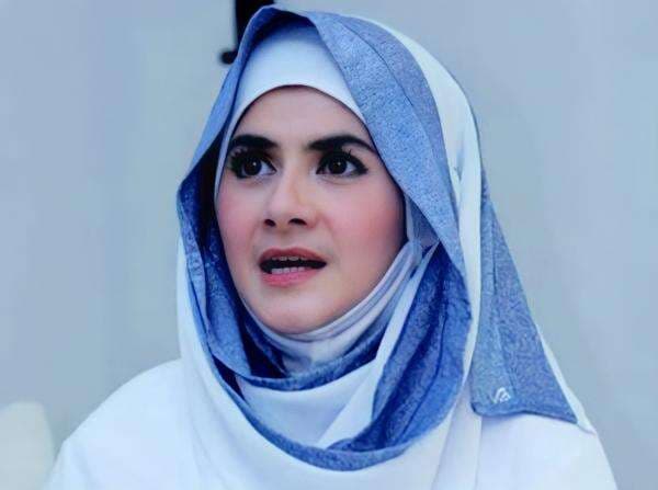 5 Artis yang Hijrah Memilih Menjadi Ustazah, Rela Tinggalkan Gemerlap Dunia Hiburan 5 Artis yang Hijrah Memilih Menjadi Ustazah, Rela Tinggalkan Gemerlap Dunia Hiburan