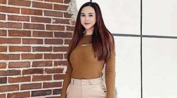 Aura Kasih Pamer Gaya Cewek Bumi, Body Montok Bikin Netizen Gagal Fokus! Aura Kasih Pamer Gaya Cewek Bumi, Body Montok Bikin Netizen Gagal Fokus!