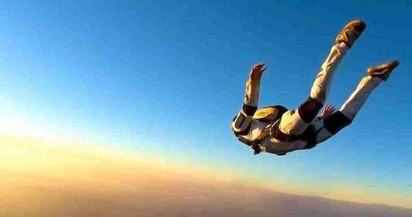 Saya Pengen Jadi Pilot: Terjun Bebas atau Free Fall Saya Pengen Jadi Pilot: Terjun Bebas atau Free Fall