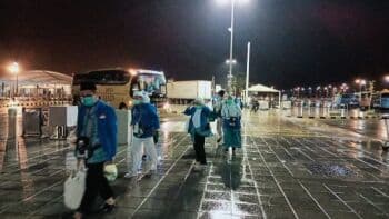 Tak Hanya Makkah, Hujan Deras Warnai Kepulangan Jamaah Haji RI di Bandara Madinah