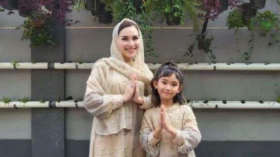 Masih Betah Sendiri di Usia 30 Tahun, Ayu Ting Ting Diledek Anak: Udah Gede Masih Jomblo! Masih Betah Sendiri di Usia 30 Tahun, Ayu Ting Ting Diledek Anak: Udah Gede Masih Jomblo!