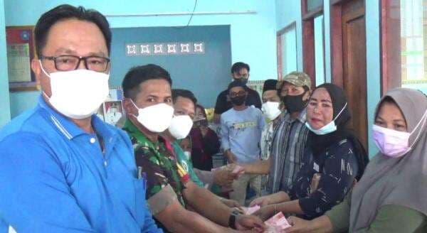 Penyaluran BLT DD Dilaksanakan di Balai Pekon Soponyono Dengan Menerapkan Protokol Kesehatan