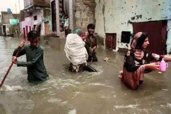 Banjir BandangLanda Pakistan, 500 Orang Lebih Tewas