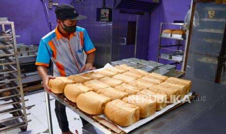 In Picture: Menengok UMKM Roti di Semarang
