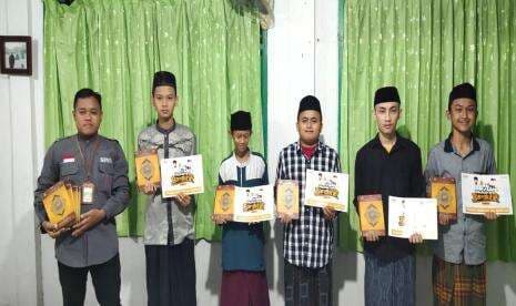 Muharram Bangkit,  BMH Salurkan 444 Alquran untuk Santri TPQ Se-Banten