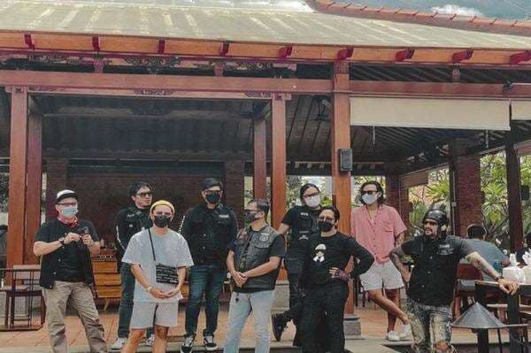 Bikin Ngakak! 8 Kostum Unik Geng Motor The Prediksi, dari Batik SD hingga Seragam Baby Sitter Bikin Ngakak! 8 Kostum Unik Geng Motor The Prediksi, dari Batik SD hingga Seragam Baby Sitter