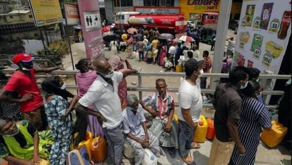 Sri Lanka Krisis Pasokan, Pasar Gelap BBM Bermunculan