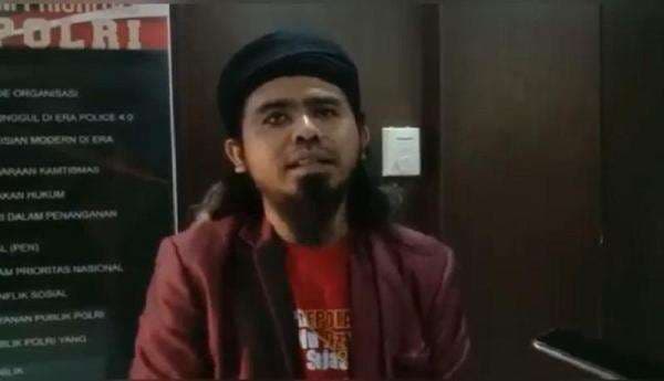 Izin Padepokan Dukun Samsudin Jadab di Blitar Ternyata Pijat Tradisional Izin Padepokan Dukun Samsudin Jadab di Blitar Ternyata Pijat Tradisional