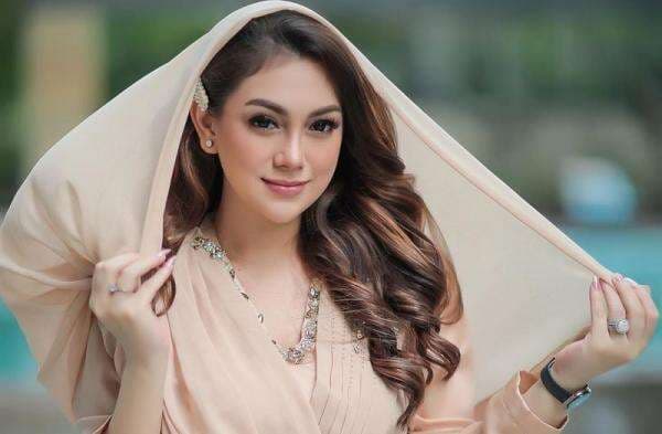 10 Artis Ini Ternyata Keturunan Pahlawan, Ada Celine Evangelista hingga Ashanty 10 Artis Ini Ternyata Keturunan Pahlawan, Ada Celine Evangelista hingga Ashanty