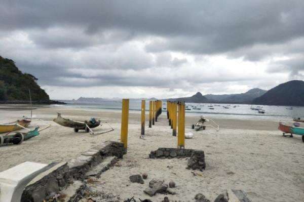 Dermaga Apung di Loteng Jadi Pelabuhan Kapal Cepat Dermaga Apung di Loteng Jadi Pelabuhan Kapal Cepat