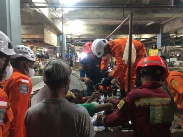 Dramatis! Terjepit Penggilingan Daging 4 Jam, Dika Berhasil Diselamatkan Dramatis! Terjepit Penggilingan Daging 4 Jam, Dika Berhasil Diselamatkan