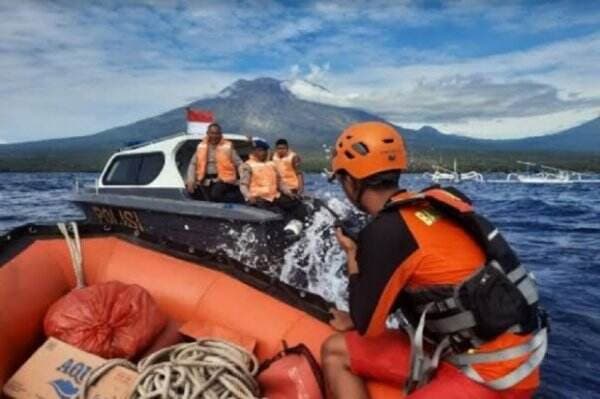 Kapal Feri Tabrak Perahu hingga Hancur, 2 Nelayan Terapung-apung di Laut Bali