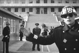 Joint Security Area Review: Kaburnya Kebenaran dalam Peliknya Konflik Dua Negara Joint Security Area Review: Kaburnya Kebenaran dalam Peliknya Konflik Dua Negara