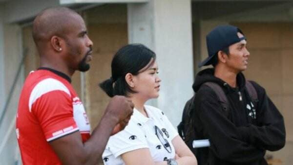 Liga 1: Sambangi Persebaya, Bos Cantik Madura United Bakar Semangat Tim