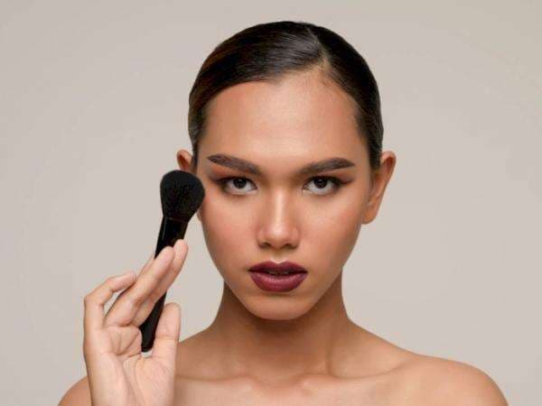 3 Rekomendasi Bedak untuk Kulit Sawo Matang khas Perempuan Indonesia 3 Rekomendasi Bedak untuk Kulit Sawo Matang khas Perempuan Indonesia