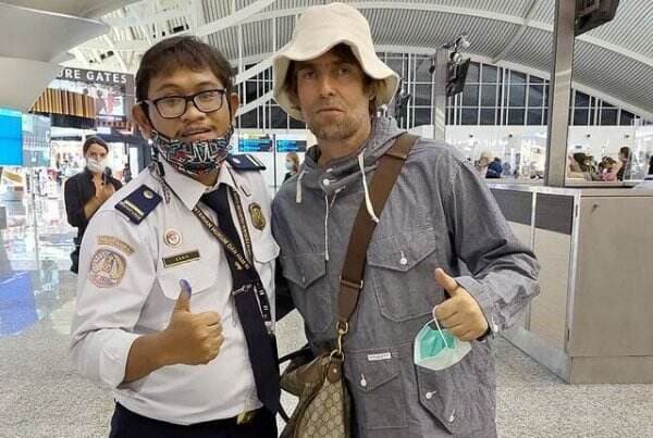 Viral! Kisah Unik Petugas Bandara dan Liam Gallagher di Bali