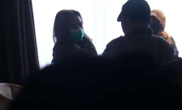 Mahasiswi Open BO Terjaring Razia saat Layani Pelanggan di Hotel, Sembunyi dalam Lemari Mahasiswi Open BO Terjaring Razia saat Layani Pelanggan di Hotel, Sembunyi dalam Lemari