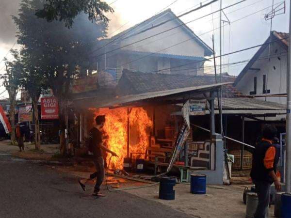 Pom Mini di Kalipuro Banyuwangi Terbakar, Pemilik Merugi Puluhan Juta